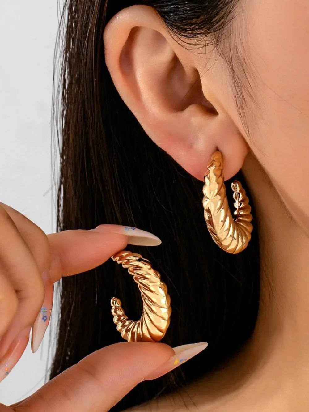 KARISSA TWISTED HOOP EARRINGS